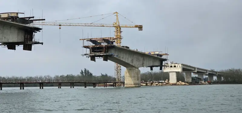 Ngủ thấy cây cầu gãy, ngập nước