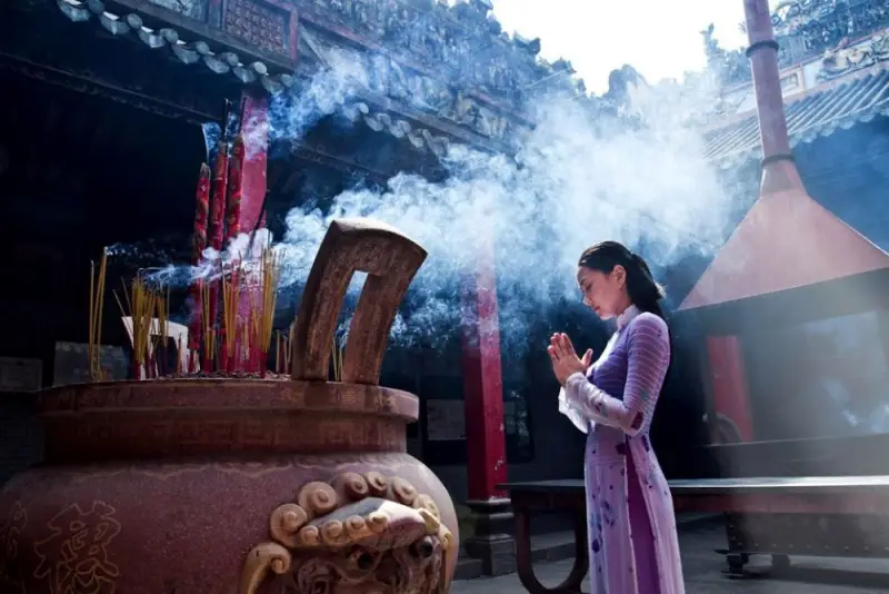 Bài khấn cầu trúng số khi đi chùa