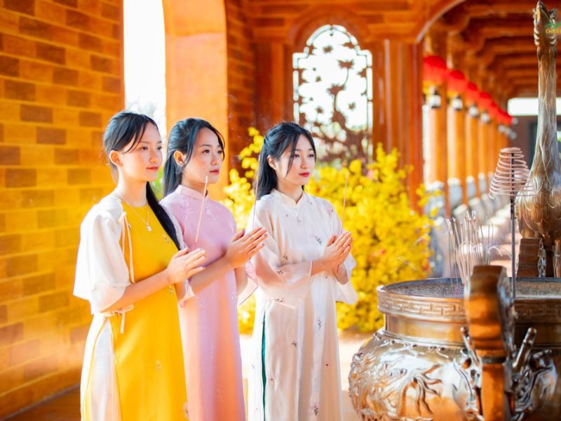 Gợi ý thêm những con số mãy mắn và tài lộc khi mơ thấy đi chùa, nhà thờ, đình miếu
