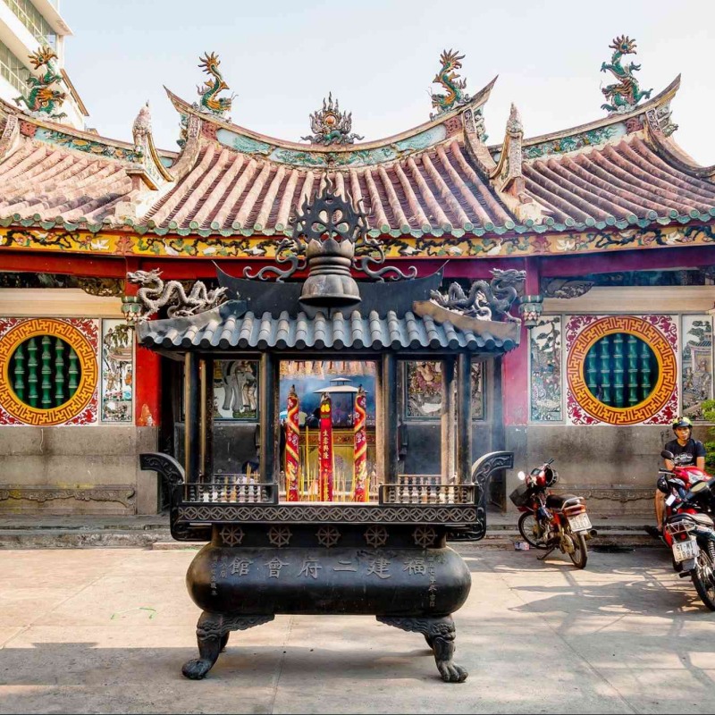 Mơ thấy đi chùa đánh con gì? Mơ thấy vào chùa thắp nhang