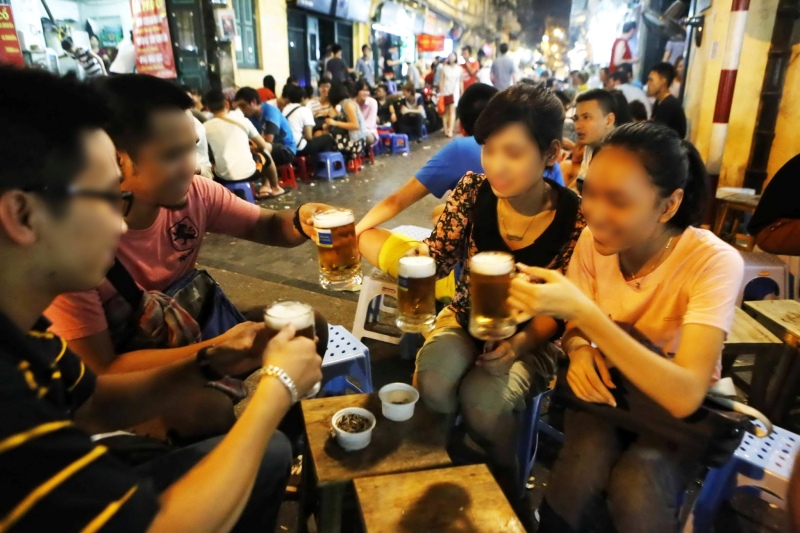 Mơ thấy đi nhậu đánh con gì bao ăn? Ngủ thấy đi nhậu đánh lô gì?