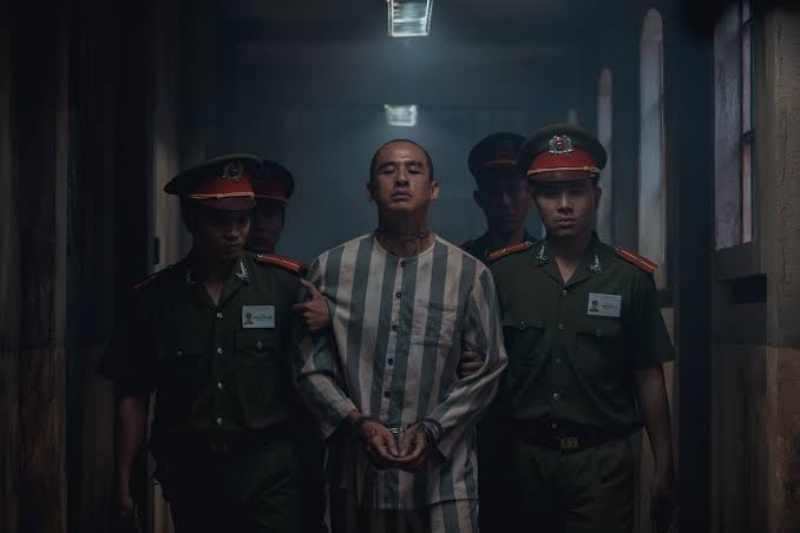 Thấy tù nhân đánh con gì
