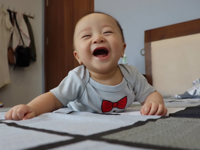 Thấy phụ nữ em bé đánh con gì?