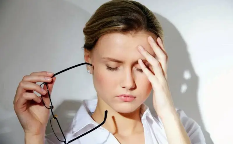 Vì sao nháy mắt trái là điềm báo?