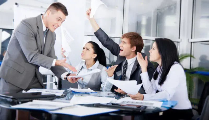Giật mí mắt phải theo giờ nói lên điều gì?