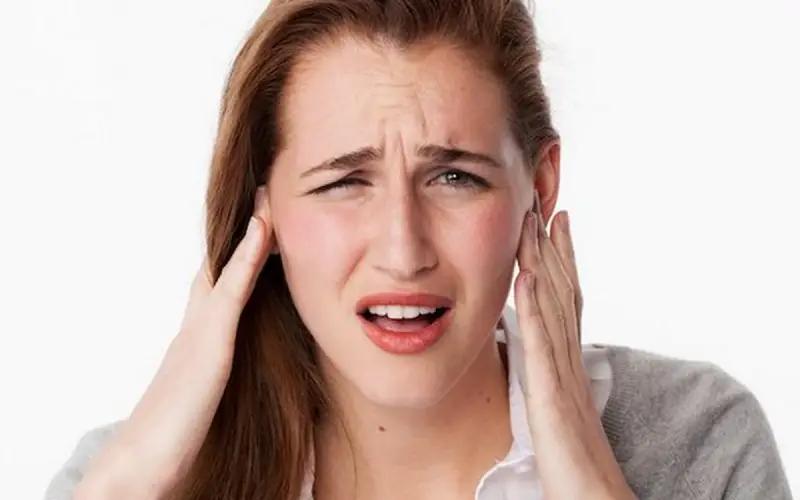 Điều gì thực sự xảy ra khi bị ù tai phải?