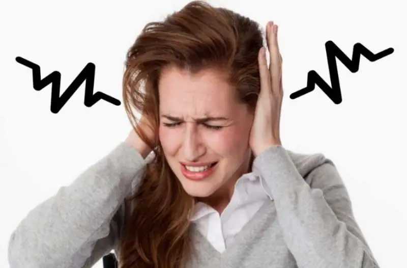 Ù tai trái là điềm gì?