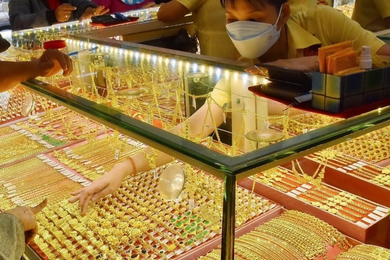 Mơ thấy vàng bạc là số mấy?
